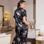 Cargar imagen en el visor de la galería, Pijama Japonés Negro de Seda con Estampado de Flores