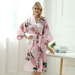 Cargar imagen en el visor de la galería, Pijama Largo Estilo Kimono con Estampado Floral Rosa