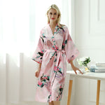 Cargar imagen en el visor de la galería, Pijama Largo Estilo Kimono con Estampado Floral Rosa