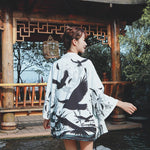 Cargar imagen en el visor de la galería, Chaqueta Kimono Mujer Estampado Cuervos 'Chibiusa Tsukino'
