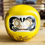 Cargar imagen en el visor de la galería, Daruma Hucha Tradicional Amarilla
