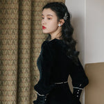 Cargar imagen en el visor de la galería, Vestido Japonés de Terciopelo y Encaje 'Yoko'
